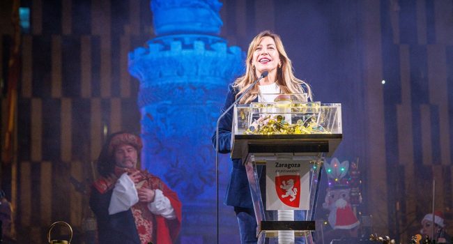La alcaldesa Chueca enciende Zaragoza por navidad | Foto: Ayuntamiento de Zaragoza