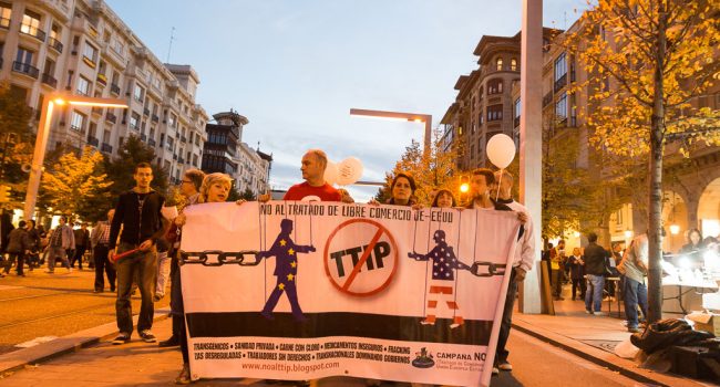 Manifestació dissabte passat a Saragossa contra el TTIP i el CETA. Foto: Pablo Ibáñez (AraInfo)