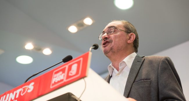 Javier Lambán en la noche electoral del 26M del PSOE en Aragón. Foto: Pablo Ibáñez (AraInfo)