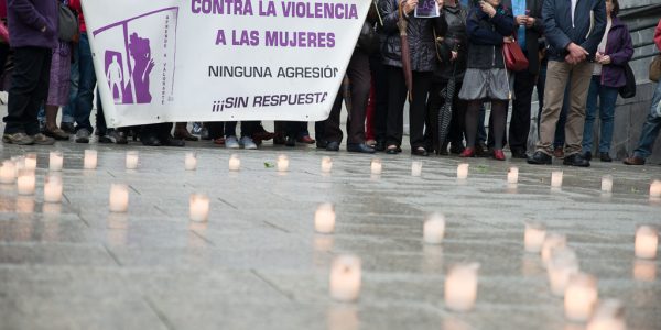 Imagen de una concentración en Zaragoza contra el terrorismo machista | Foto: Pablo Ibáñez (AraInfo)