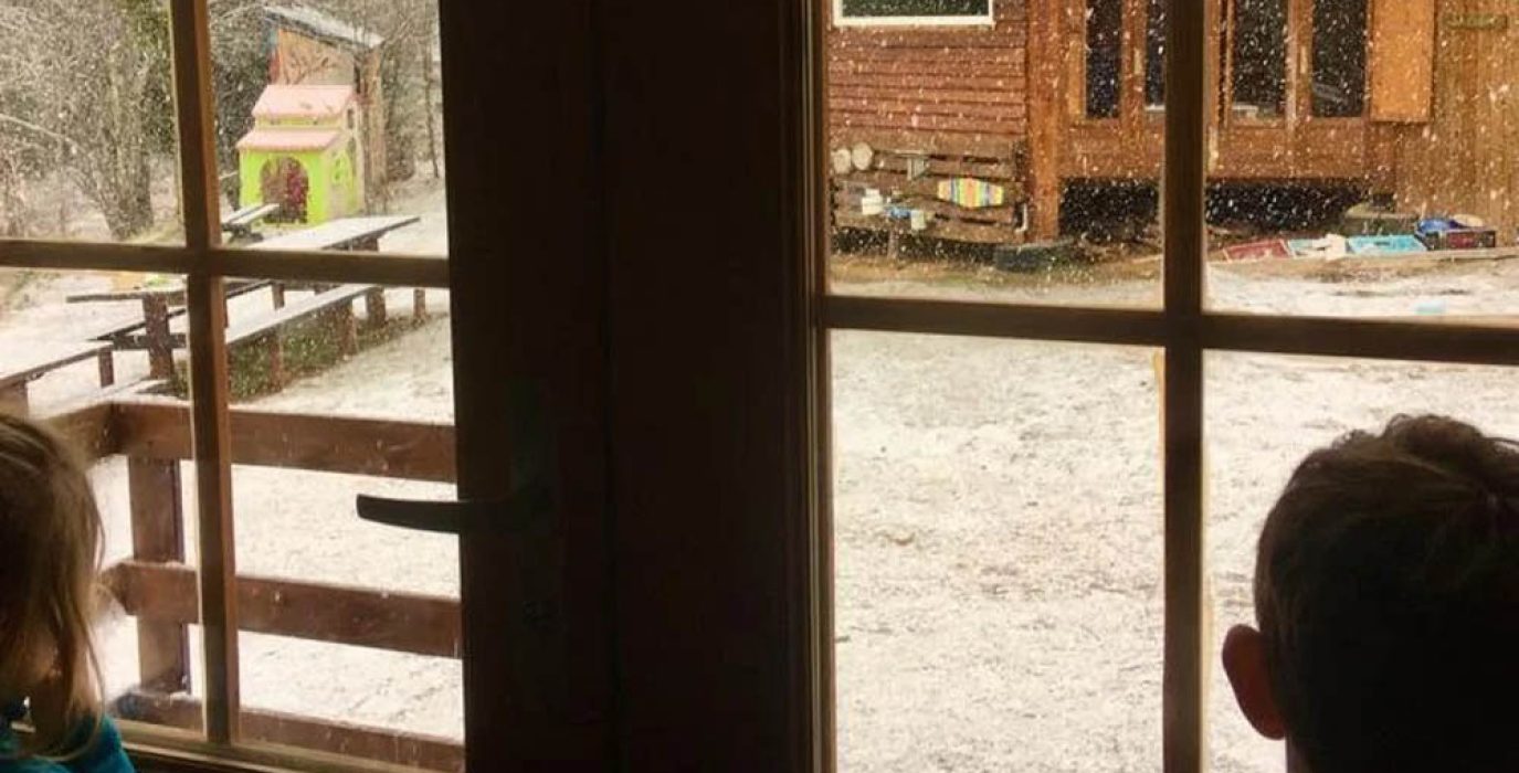 La nieve, como la escuela, ha vuelto a Caneto | Foto: O Chinebro