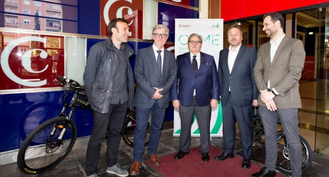 Santisteve, Soro y Muñoz junto a los responsables de la Cámara de Comercio y el CTAZ.