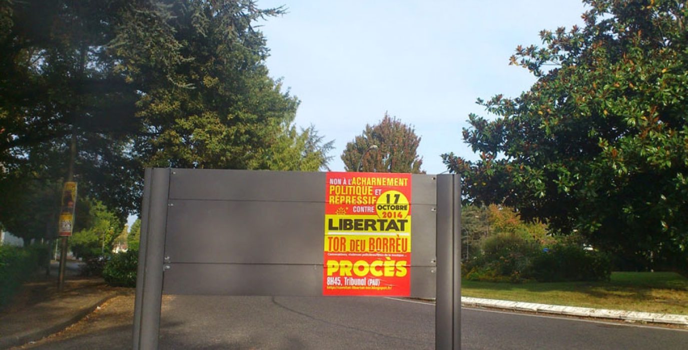 Pegatina en apoyo a Libertat.