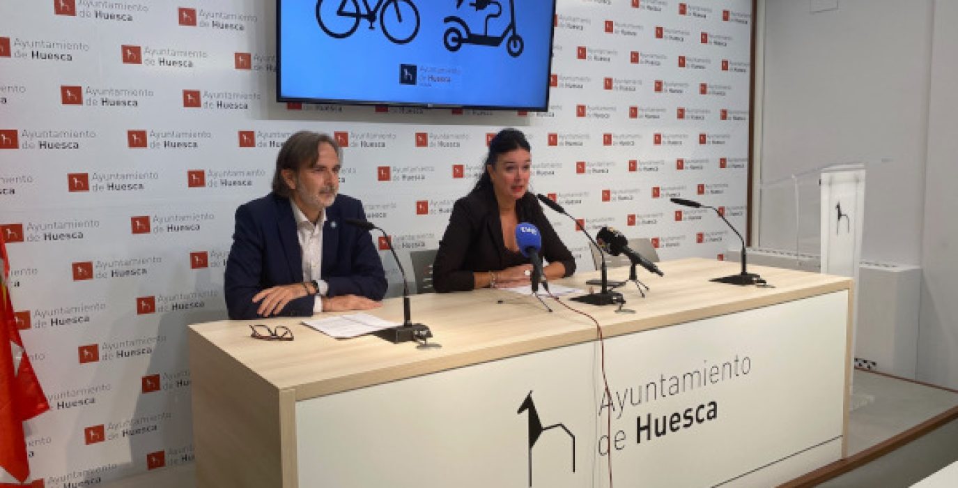 Presentación de la ordenanza de Ciclos y Vehículos de Movilidad Personal | Foto: Ayuntamiento de Uesca
