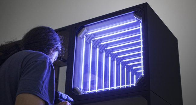 Néstor Lizalde trabajando en la obra. Foto: Óscar Baiges