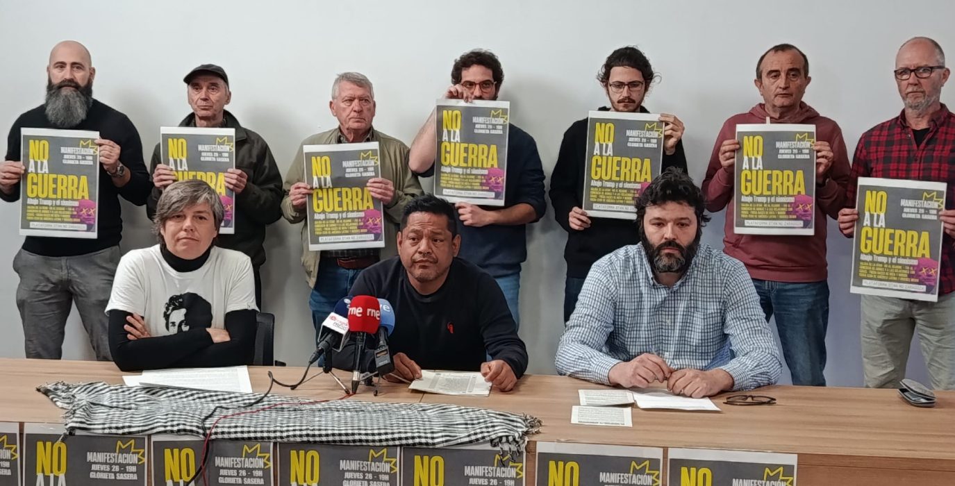 Representantes de la Plataforma "OTAN NO", durante la rueda de prensa en CGT.