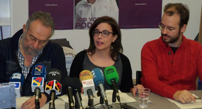 Jorge Luis Bail (a la derecha), Pedro Arrojo (a la izquierda) y María Galindo, en una imagen de archivo. Foto: Podemos