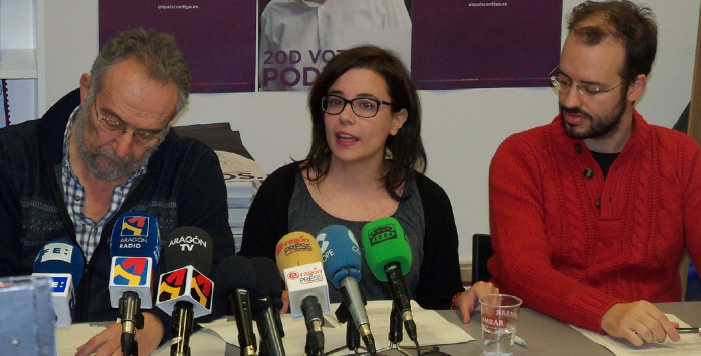Jorge Luis Bail (a la derecha), Pedro Arrojo (a la izquierda) y María Galindo, en una imagen de archivo. Foto: Podemos