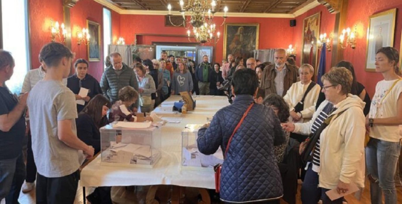 La ciudadanía de Chaca votando en la consulta municipal sobre Oroel Park | Foto: Oroel no se toca