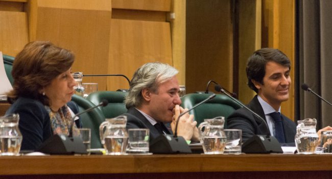 Campillo, Azcón y Navarro, del PP, en una imagen de archivo de un Pleno municipal de Zaragoza. Foto: Pablo Ibáñez (AraInfo)