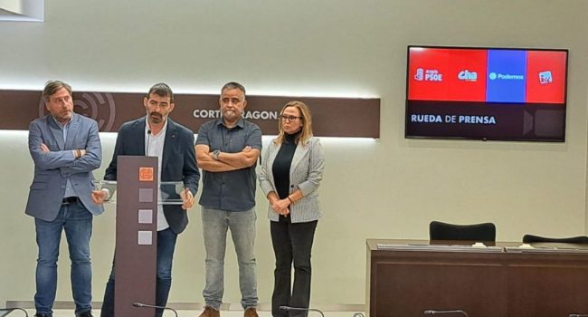 Soro, Sanz, Corrales y Pérez durante la comparecencia conjunta de los cuatro partidos en las Cortes.