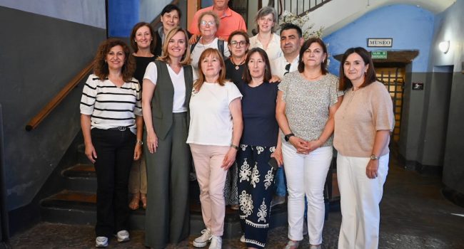 Alegría junta a las trabajadoras afectadas del Servicio de Ayuda a Domicilio de Calatayud | Foto: PSOE