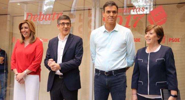 Díaz, López y Sánchez, junto a la moderadora del debate, la periodista Carmen del Riego. Foto: PSOE