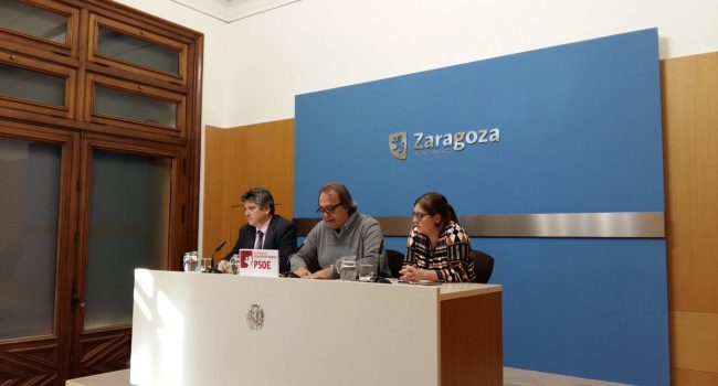 Javier Trívez, Pérez Anadón y Marta Aparicio, en rueda de prensa. Foto: PSOE
