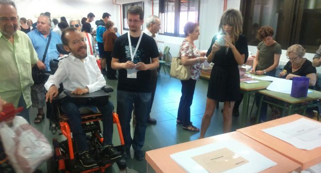 Echenique votando en su colegio electoral. Foto: @arainfonoticias