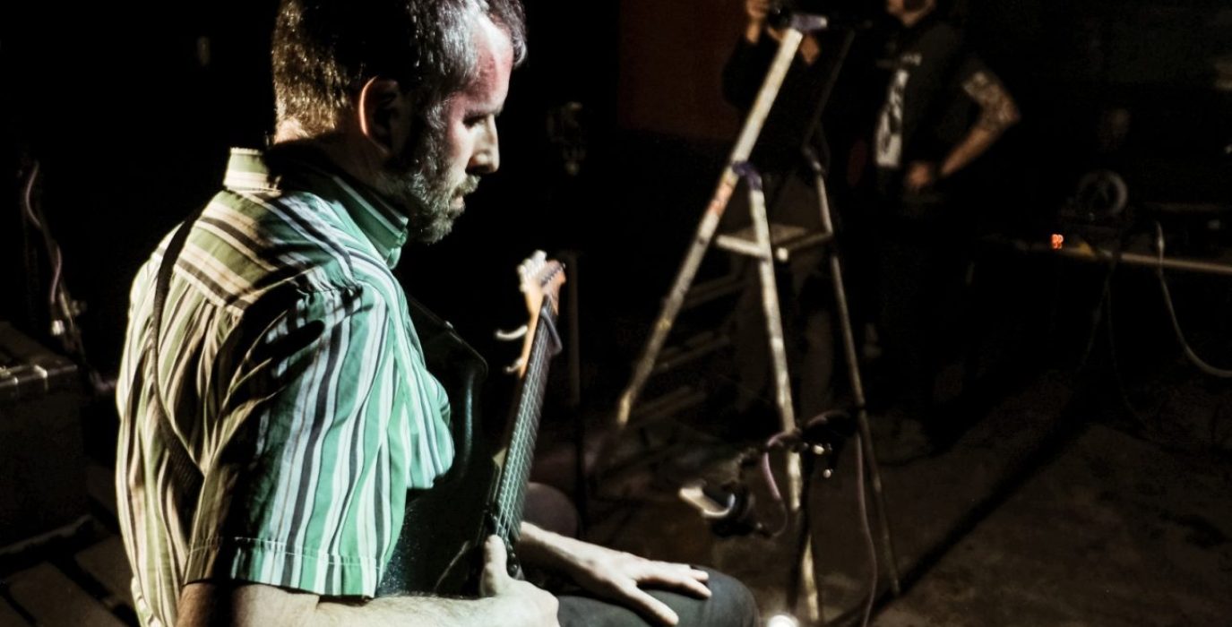 Pablo (Les Conches Velasques, Picore), durante la grabación del acústico en Arrebato. Foto: Adrián Lázaro