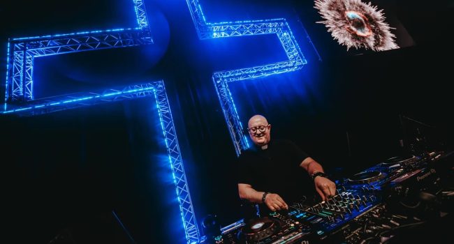 Padre Guilherme, el 'cura DJ'.