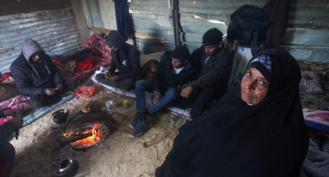 Una mujer palestina en su hogar en Gaza | Foto: UNRWA