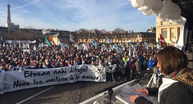 Acto final de la movilización de este sábado en París. Foto: @Artisans_Paix