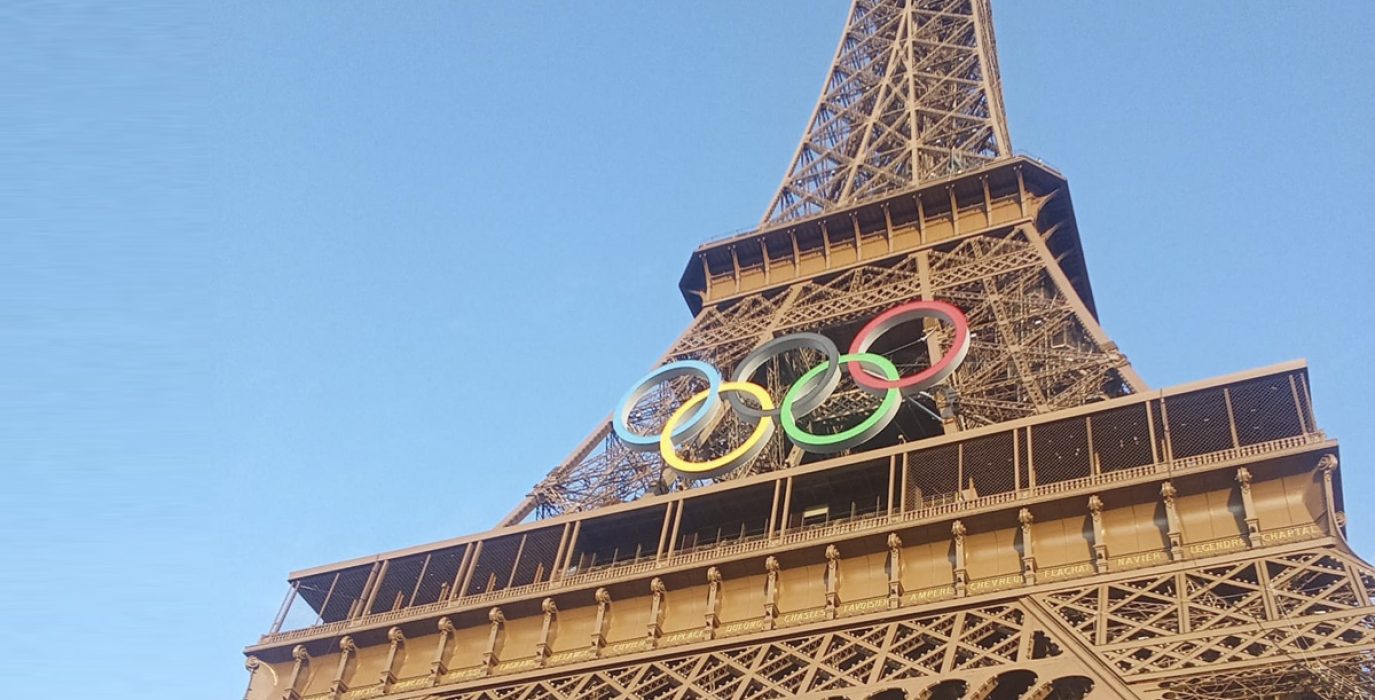 Los aros olímpicos en la Torre Eiffel | Foto: AraInfo