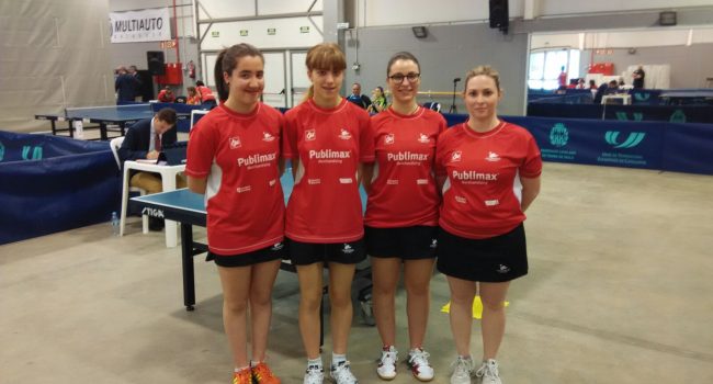 Parte del conjunto del Publimax CAI Santiago de Primera División Estatal Femenina.