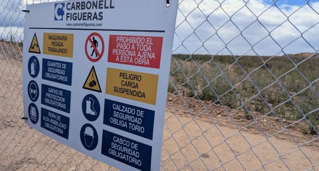 Perímetro vallado de las obras del futuro centro de datos de Microsoft en Puerto Venecia | Foto: AraInfo