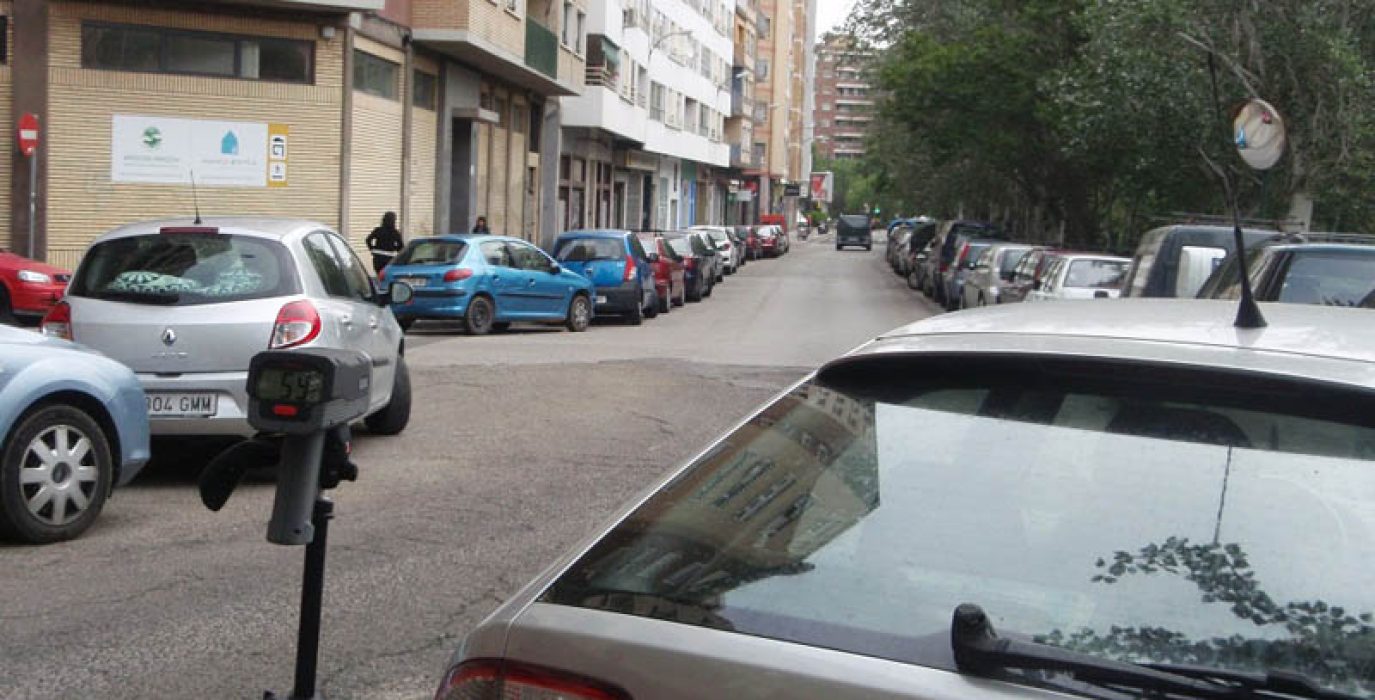 El medidor de velocidad de Pedalea durante la en la calle Lasala de Zaragoza. Foto: Pedalea