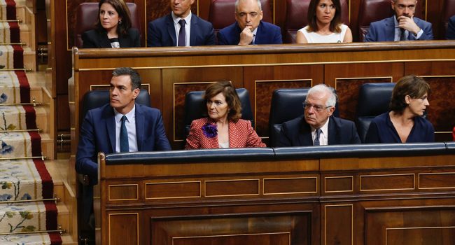 Sánchez, Calvo y Borrel en la bancada socialista. Foto: Congreso