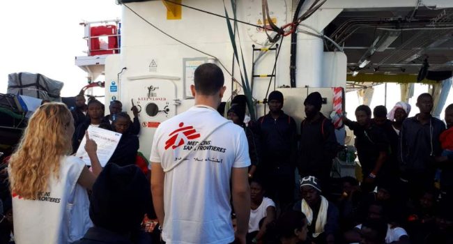 Personas migrantes buque Aquarius. Foto: @MSF_prensa