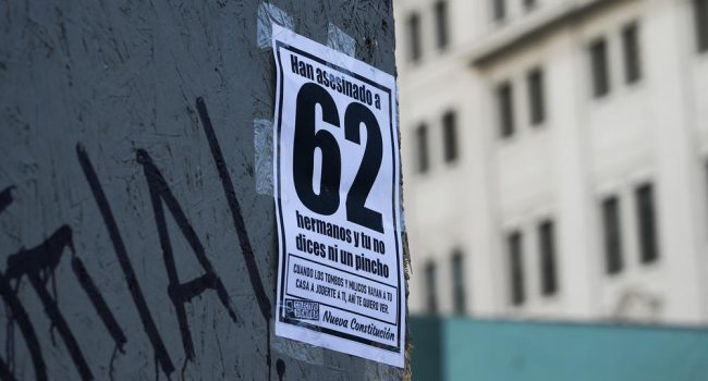 Cartel en una calle de Perú | Foto: Julio Zamarrón (El Salto)
