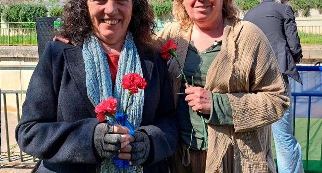 Pilar Callén (derecha) en el Día del Pueblo Gitano | Foto: Cambiar Huesca