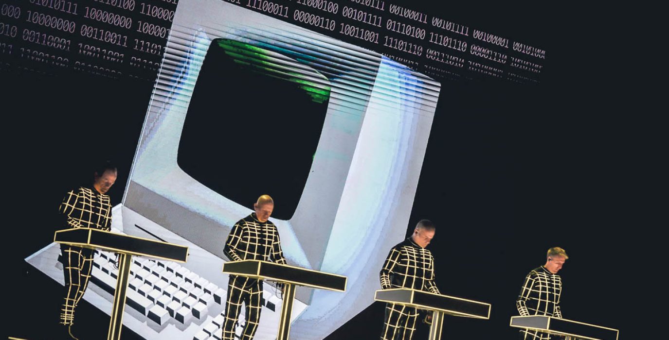 La banda alemana Kraftwerk, sobre el escenario de Lanuza | Foto: Jaime Oriz