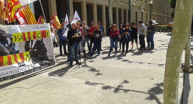 Concentración en la sede de la DGA de la Plataforma Aragonesa Sindical.