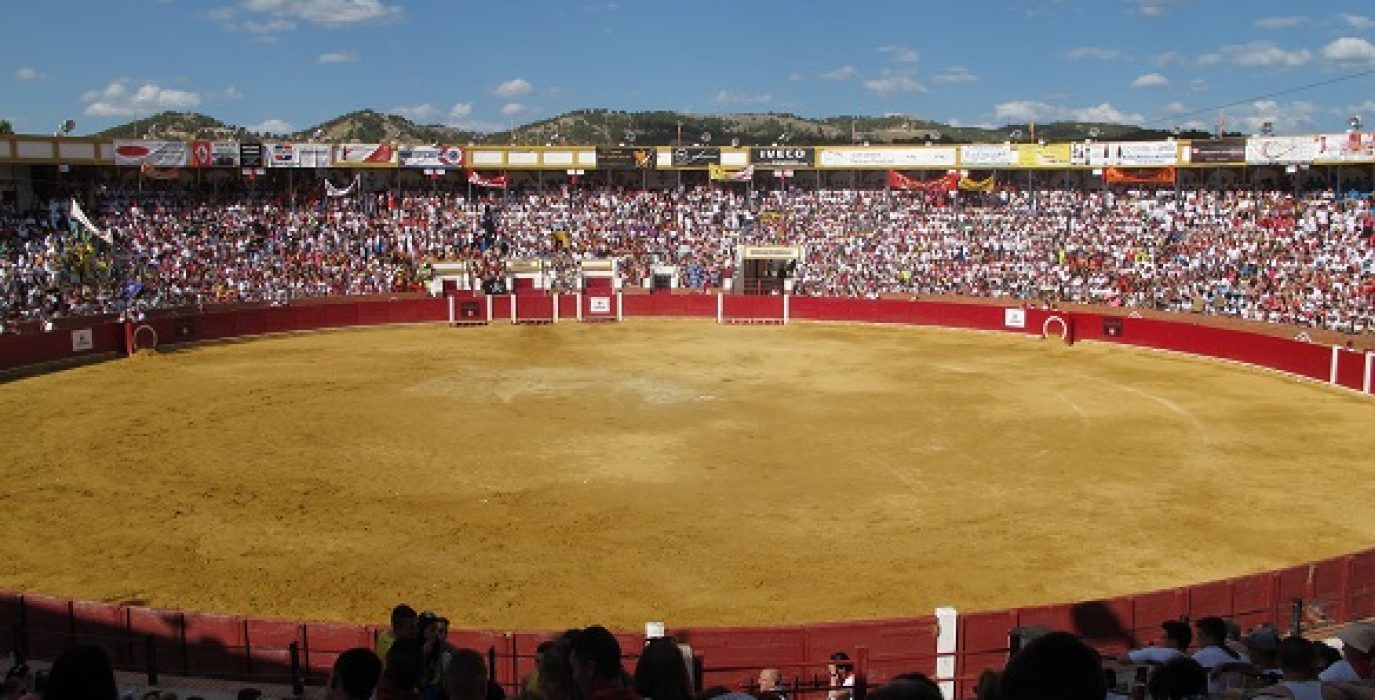 evento taurino de personas con acondroplasia