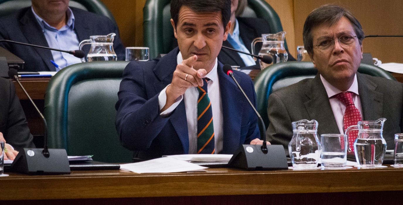La bandada del PP y Ciudadanos durante el pleno municipal de Zaragoza de este viernes. Foto: Pablo Ibáñez (AraInfo)