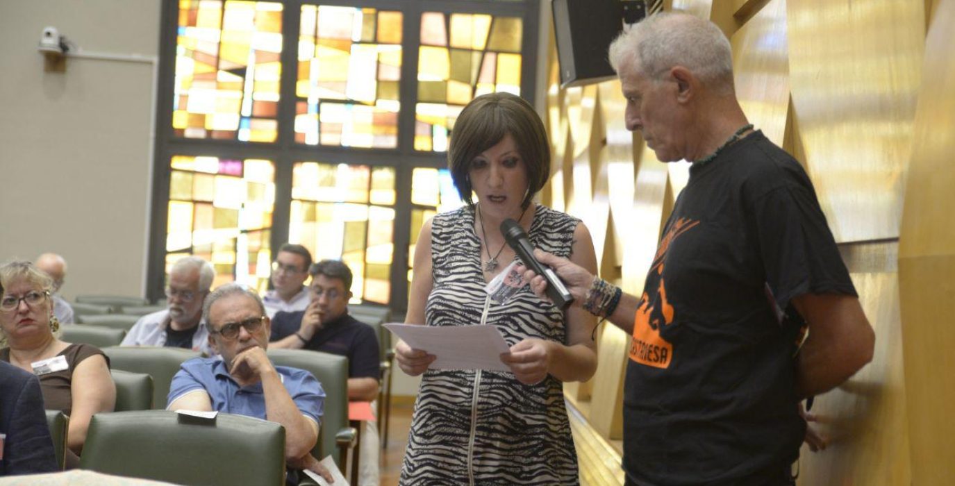 Colectivos ecologistas han intervenido en el Pleno para defender la la declaración de emergencia climática. Foto: Pablo Ibáñez (AraInfo)