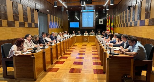 Imagen de archivo de un pleno municipal en Uesca | Foto: Ayuntamiento