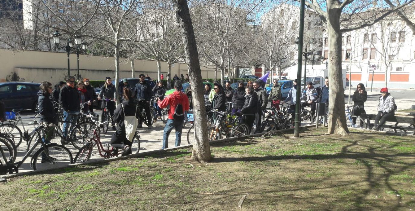 Primera parada de la bicicletada en la calle Madre Rafols. Foto: E.G.F.