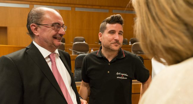 Lambán y Escartín durante el acto de constitución de la IX Legislatura. Foto: Pablo Ibáñez (AraInfo)