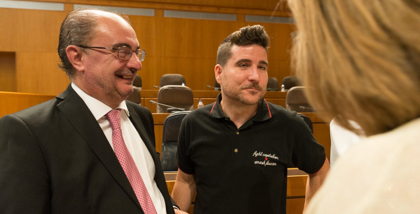 Lambán y Escartín durante el acto de constitución de la IX Legislatura. Foto: Pablo Ibáñez (AraInfo)
