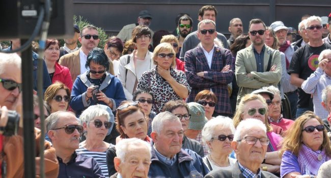 Violeta Barba, Fernando Rivarés, Iván Andrés y Amparo Bella en el acto de este domingo.