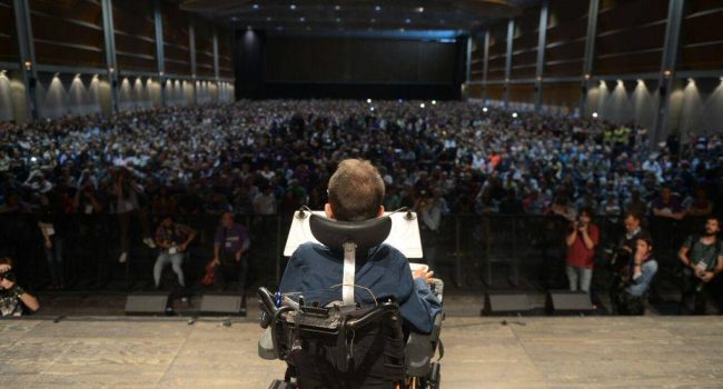 Echenique durante el acto central de la campaña de Podemos Aragón en Zaragoza el 24M.