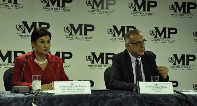 El premio honorario de este 2018 es para Thelma Aldana (Guatemala) e Iván Velásquez (Colombia), en la foto.