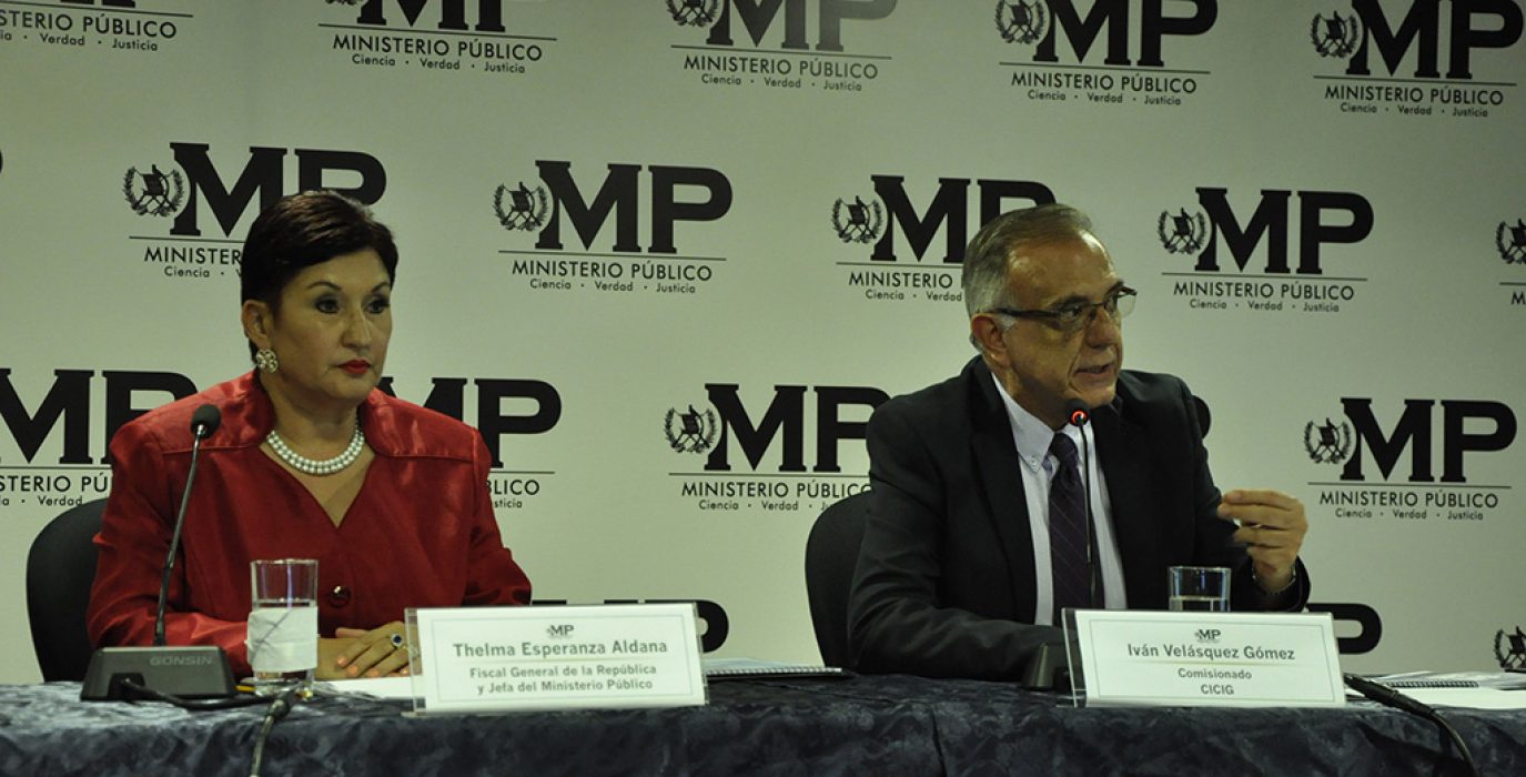El premio honorario de este 2018 es para Thelma Aldana (Guatemala) e Iván Velásquez (Colombia), en la foto.