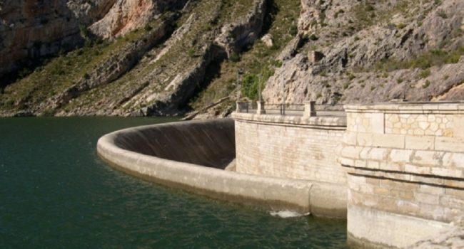 Presa del embalse de Cueva Foradada, Oliete -Andorra-Sierra de Arcos- | Foto: DGA / SIPCA