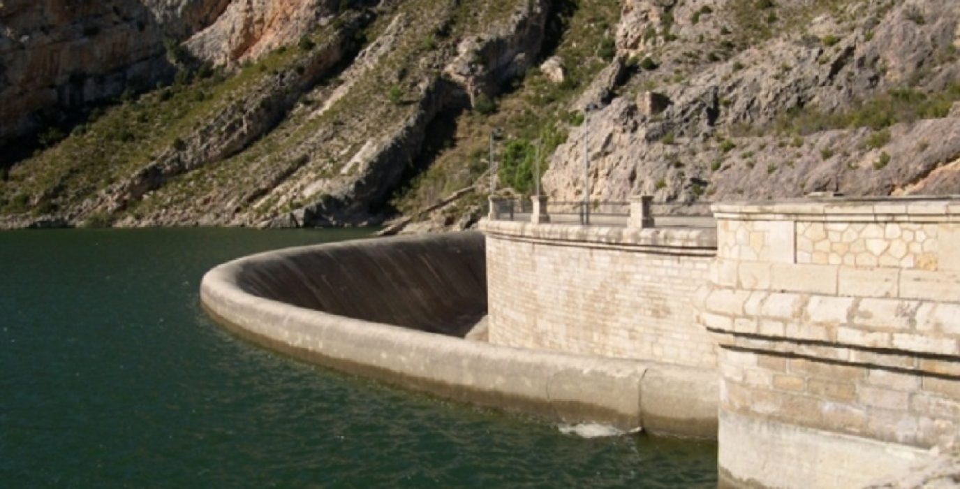 Presa del embalse de Cueva Foradada, Oliete -Andorra-Sierra de Arcos- | Foto: DGA / SIPCA