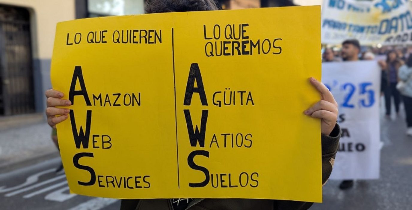 Manifestación en Zaragoza contra la invasión descontrolada de centros de datos | Foto: Iker G Izagirre / AraInfo