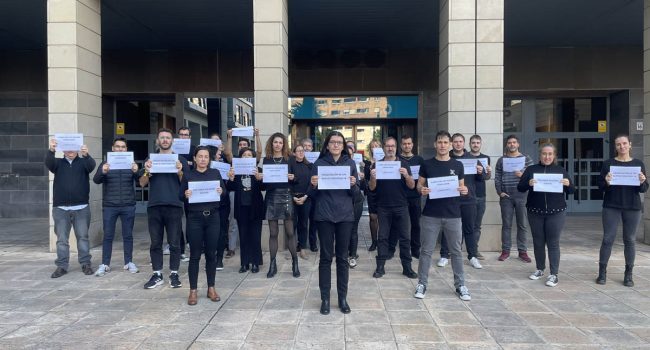Protestas de la plantilla ante las puertas de El Periódico de Aragón | Foto @ComiteAragon