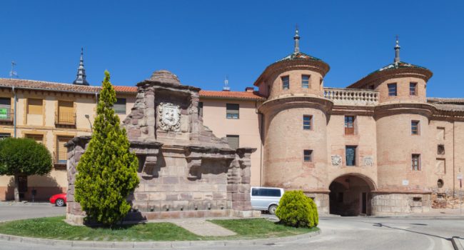 Puerta_de_Terrer,_Calatayud,_Aragón,_España,_2014-07-11,_DD_10