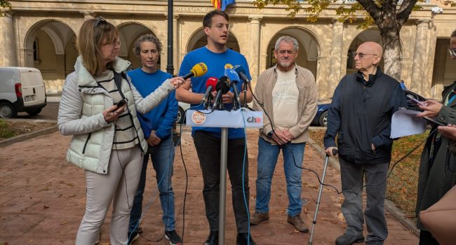Jorge Pueyo y Lola Giménez en comparecencia ante los medios en Uesca.